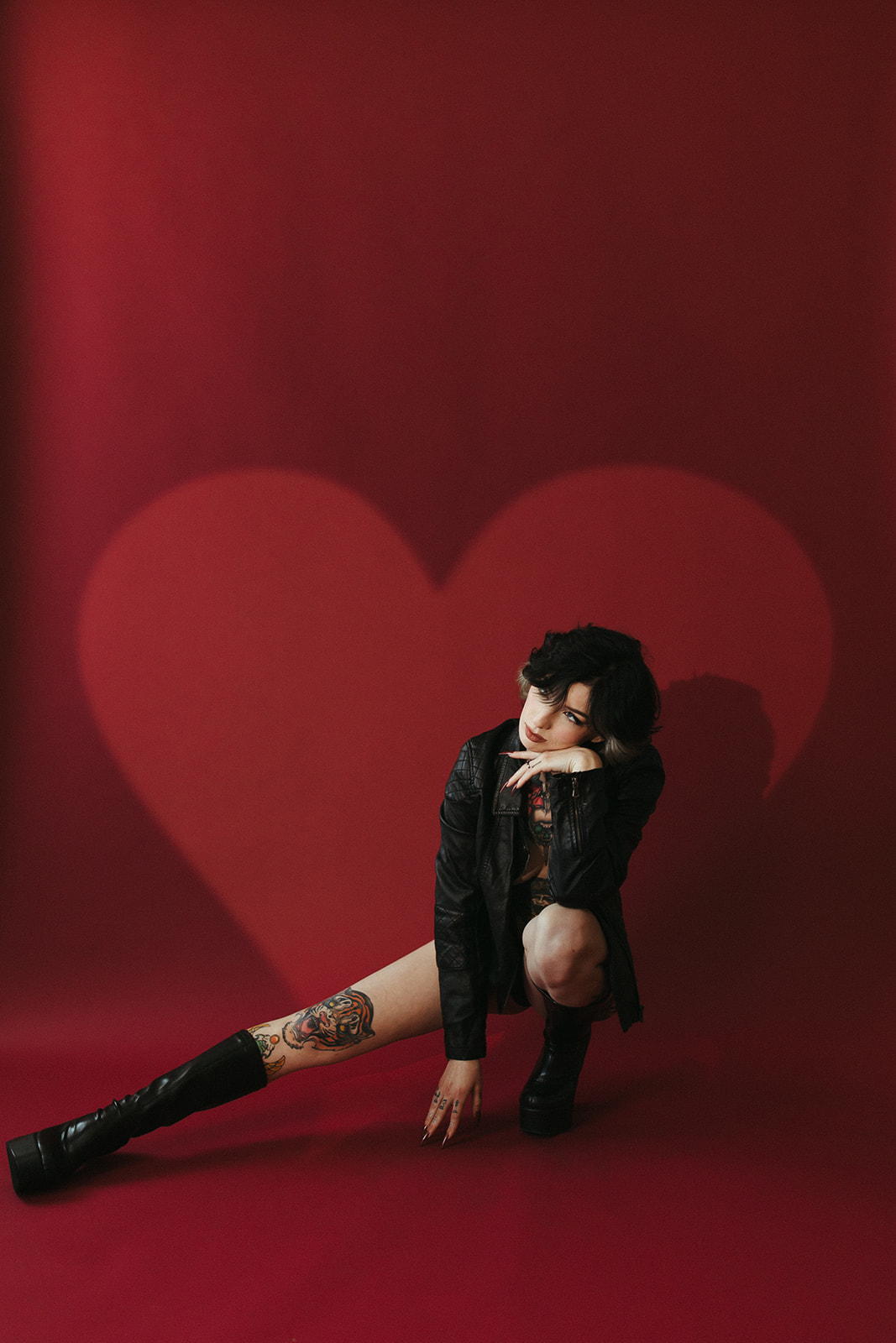 A girl posing for her boudoir photoshoot ideas with her leg out sideways