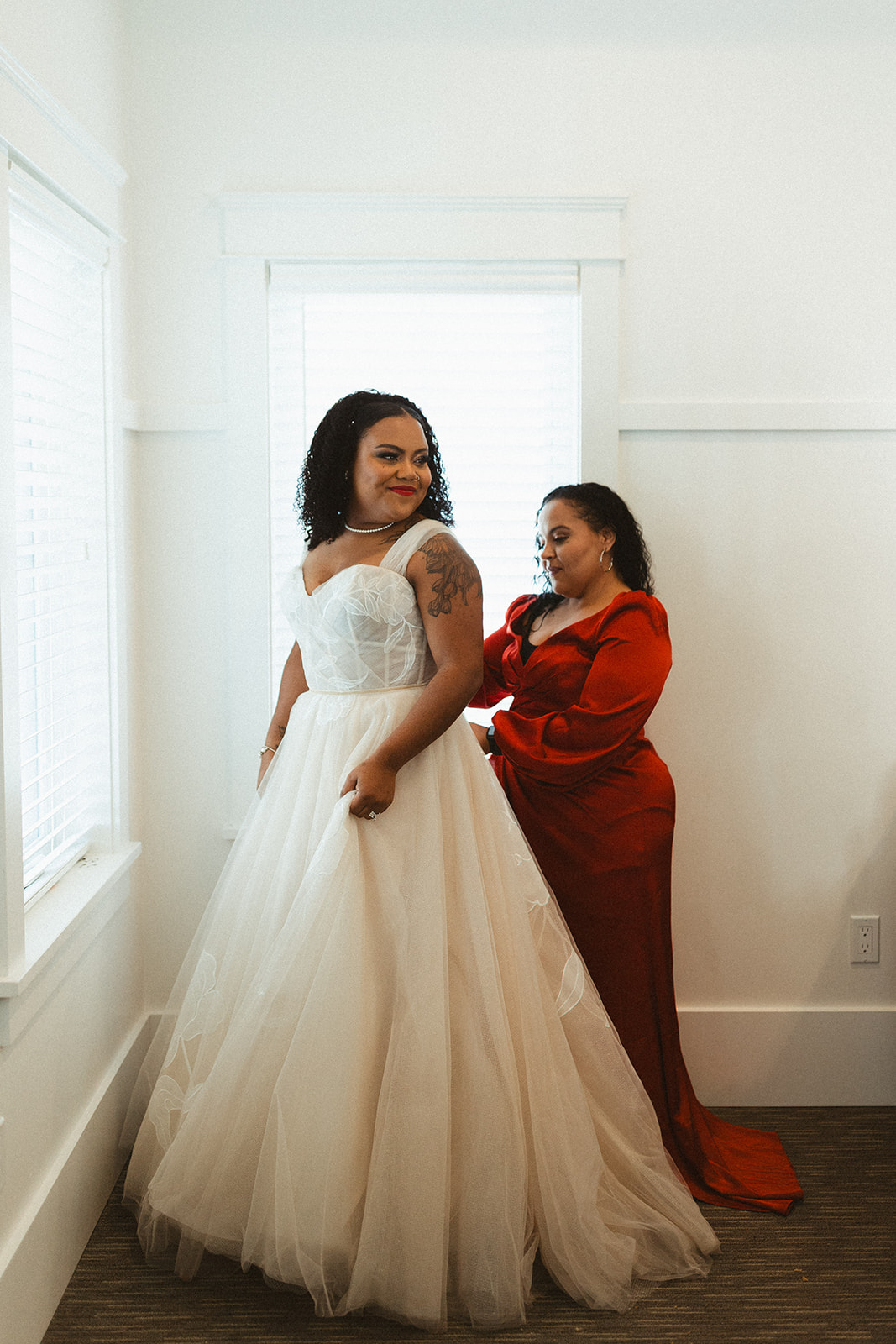A bride getting ready for her wedding at the Sacajawea hotel
